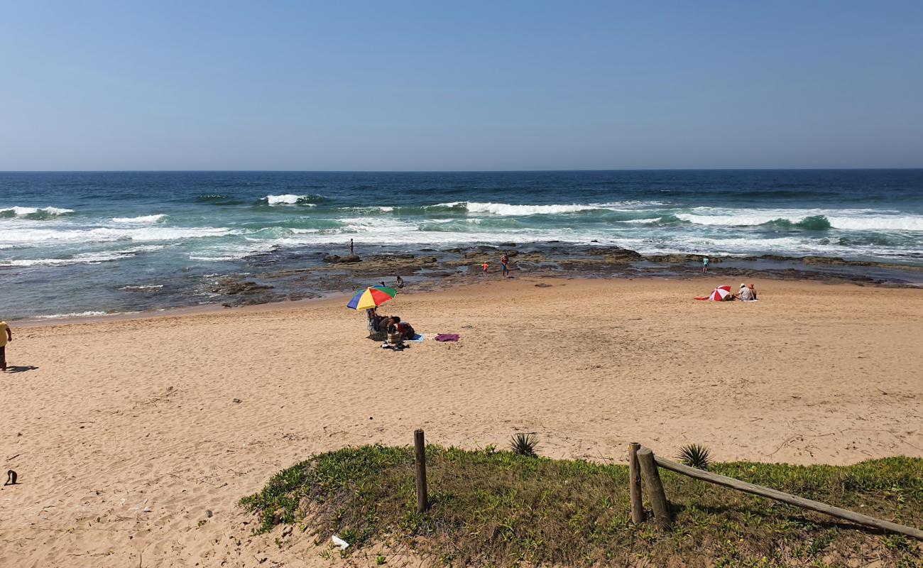 Photo de Zinkwazi beach avec sable lumineux de surface