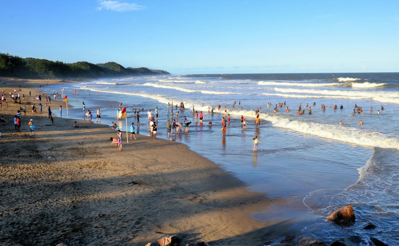 Photo de Alkantstrand beach avec sable lumineux de surface