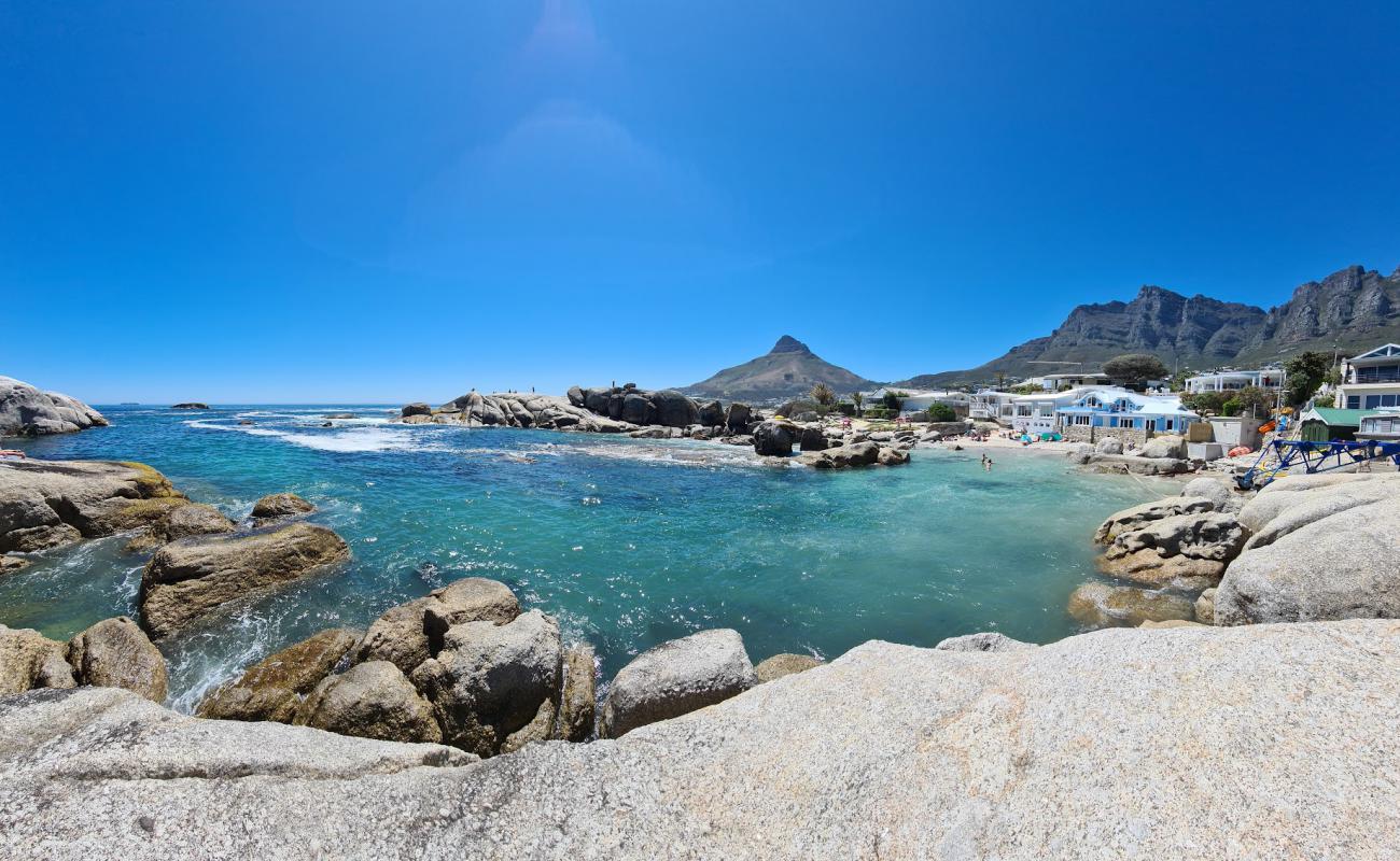 Photo de Bakoven Beach avec sable beige de surface