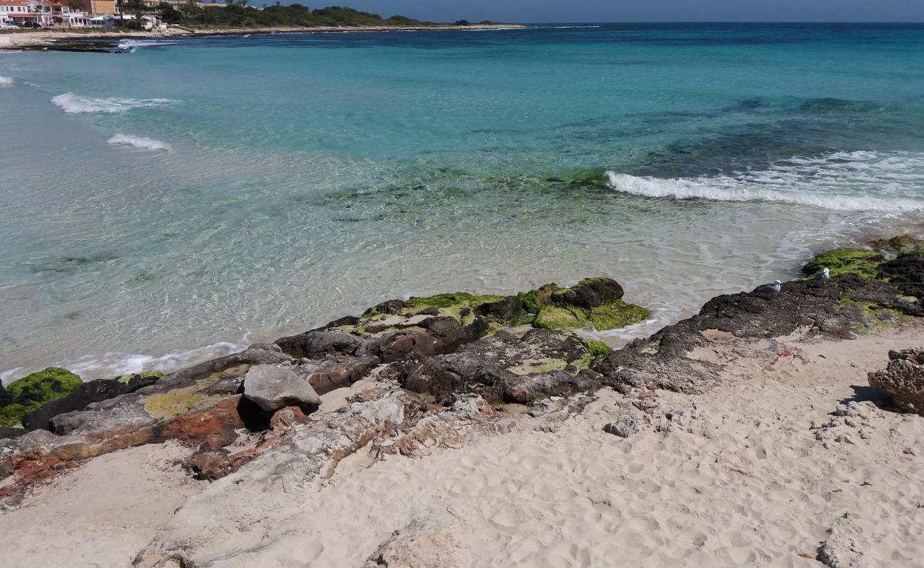 Photo de Punta Prima Beach avec sable fin et lumineux de surface