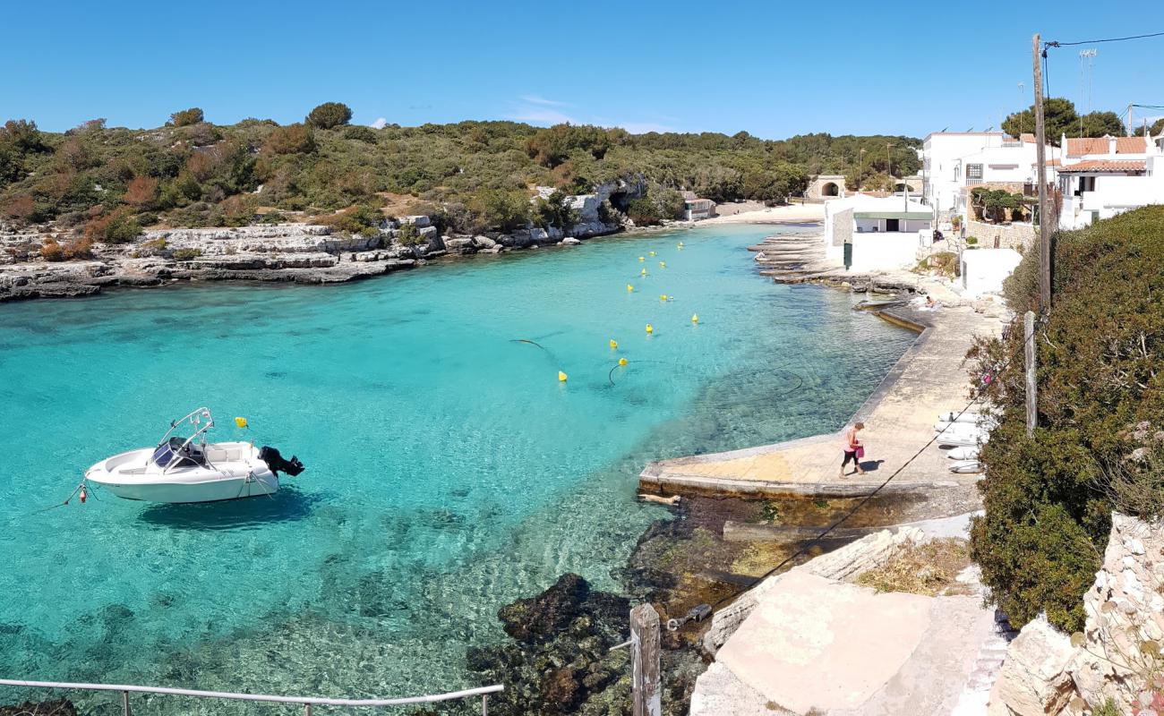 Photo de Cala Alcaufar avec sable fin et lumineux de surface