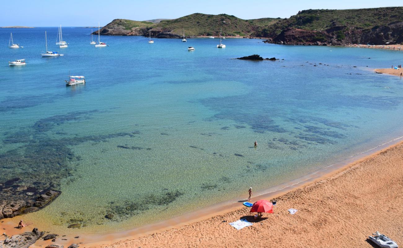 Photo de Cap de Cavalleria avec sable brun de surface