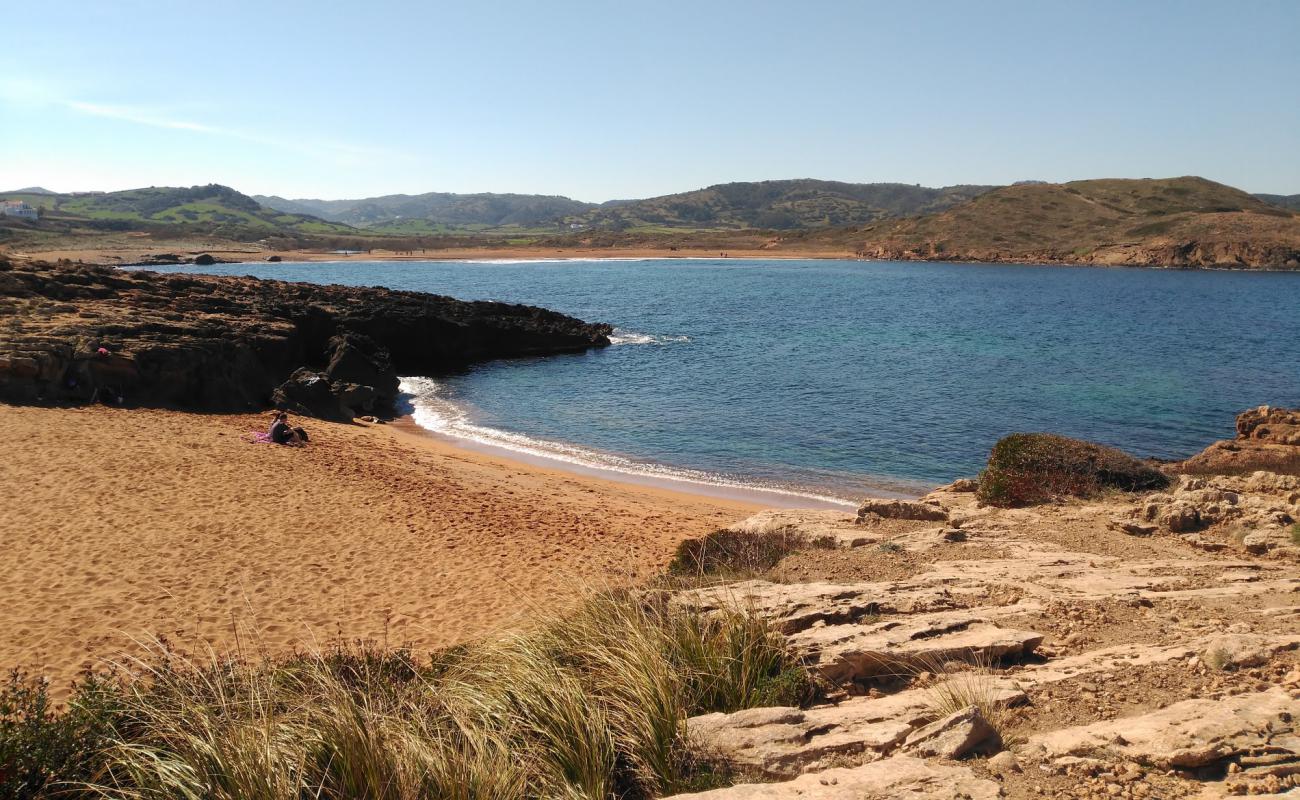 Photo de Caleta de s'Elisabet avec sable brun de surface