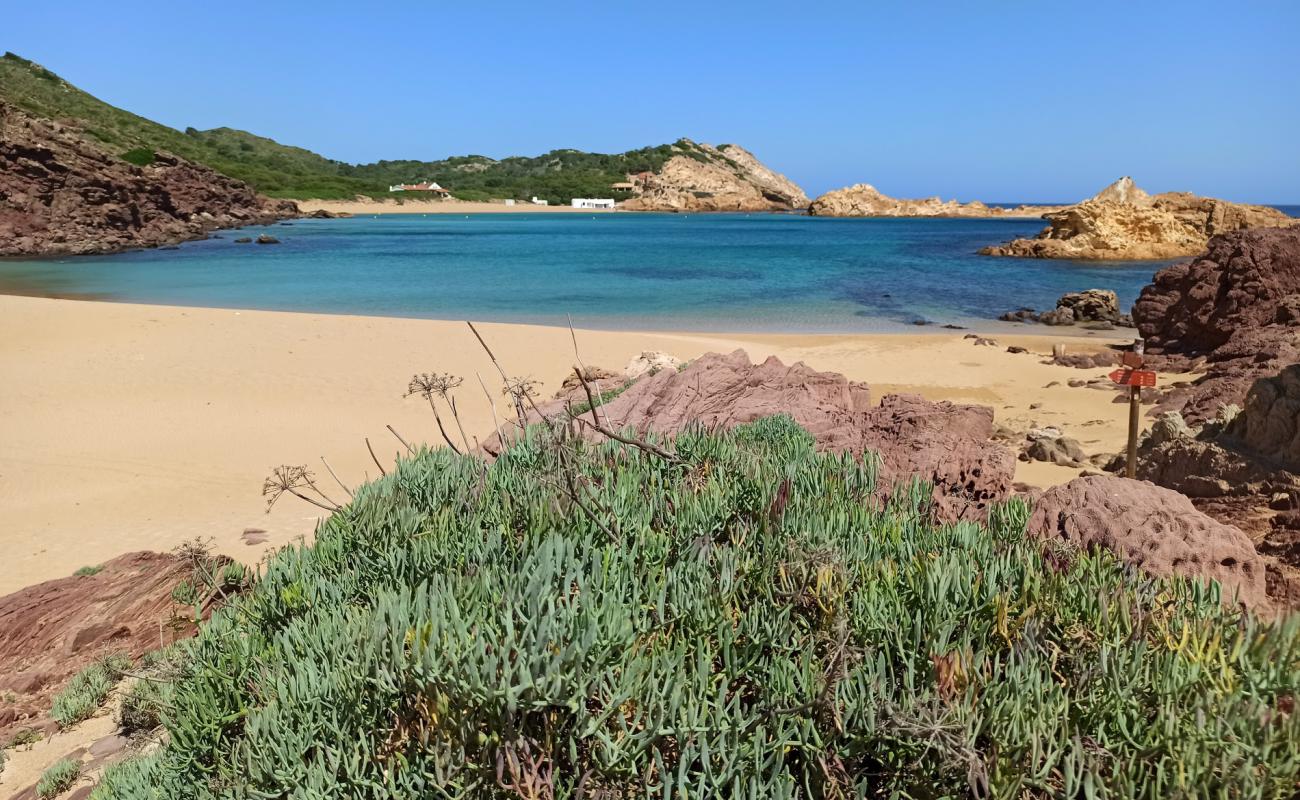 Photo de Cala Pregonda II avec sable brun de surface