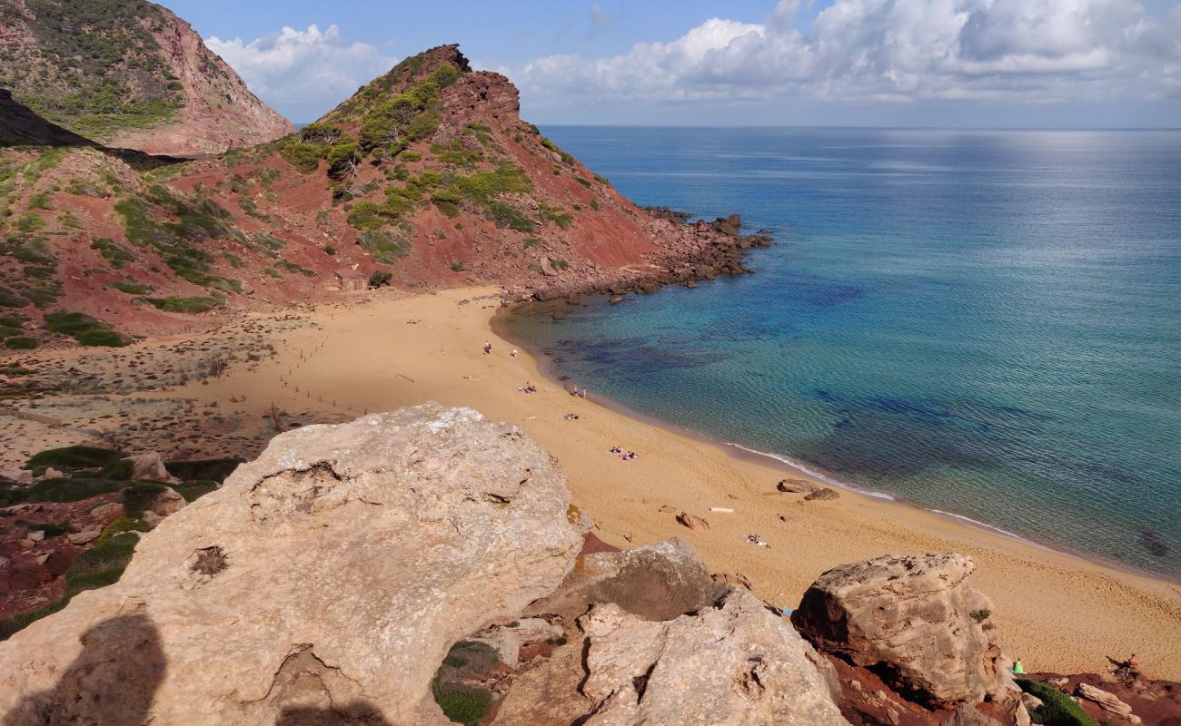 Photo de Cala del Pilar avec sable brun de surface