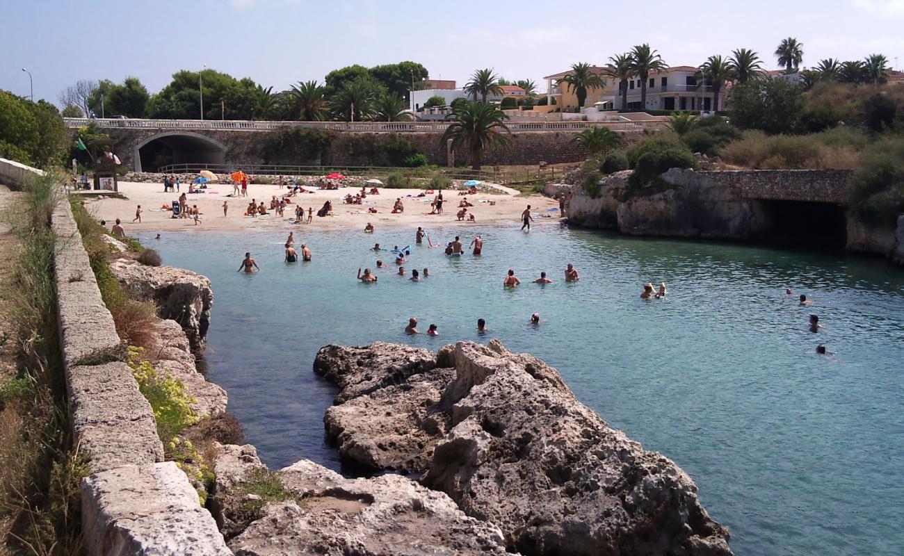 Photo de Platja Gran avec sable gris de surface