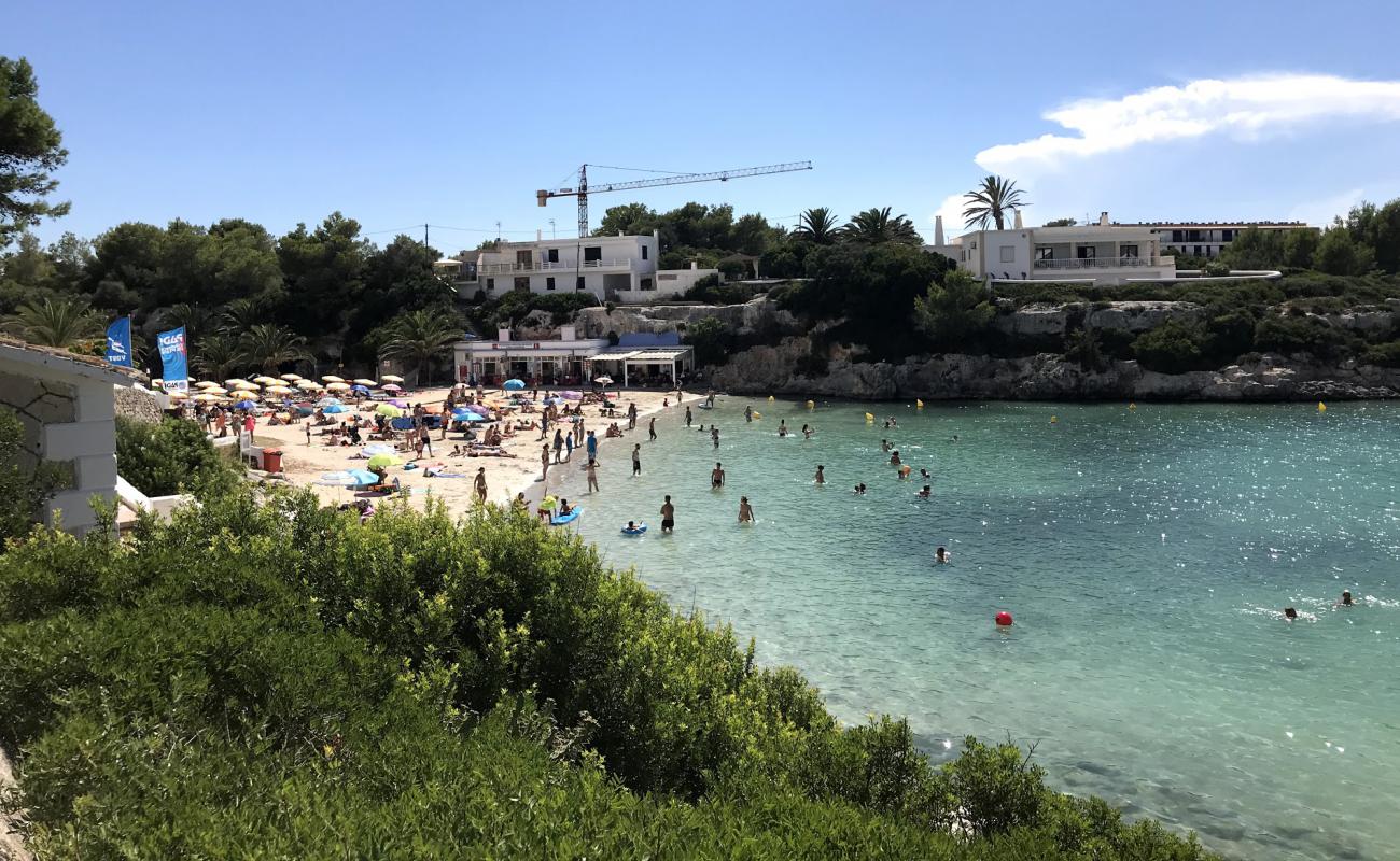 Photo de Cala Santandria avec sable fin et lumineux de surface