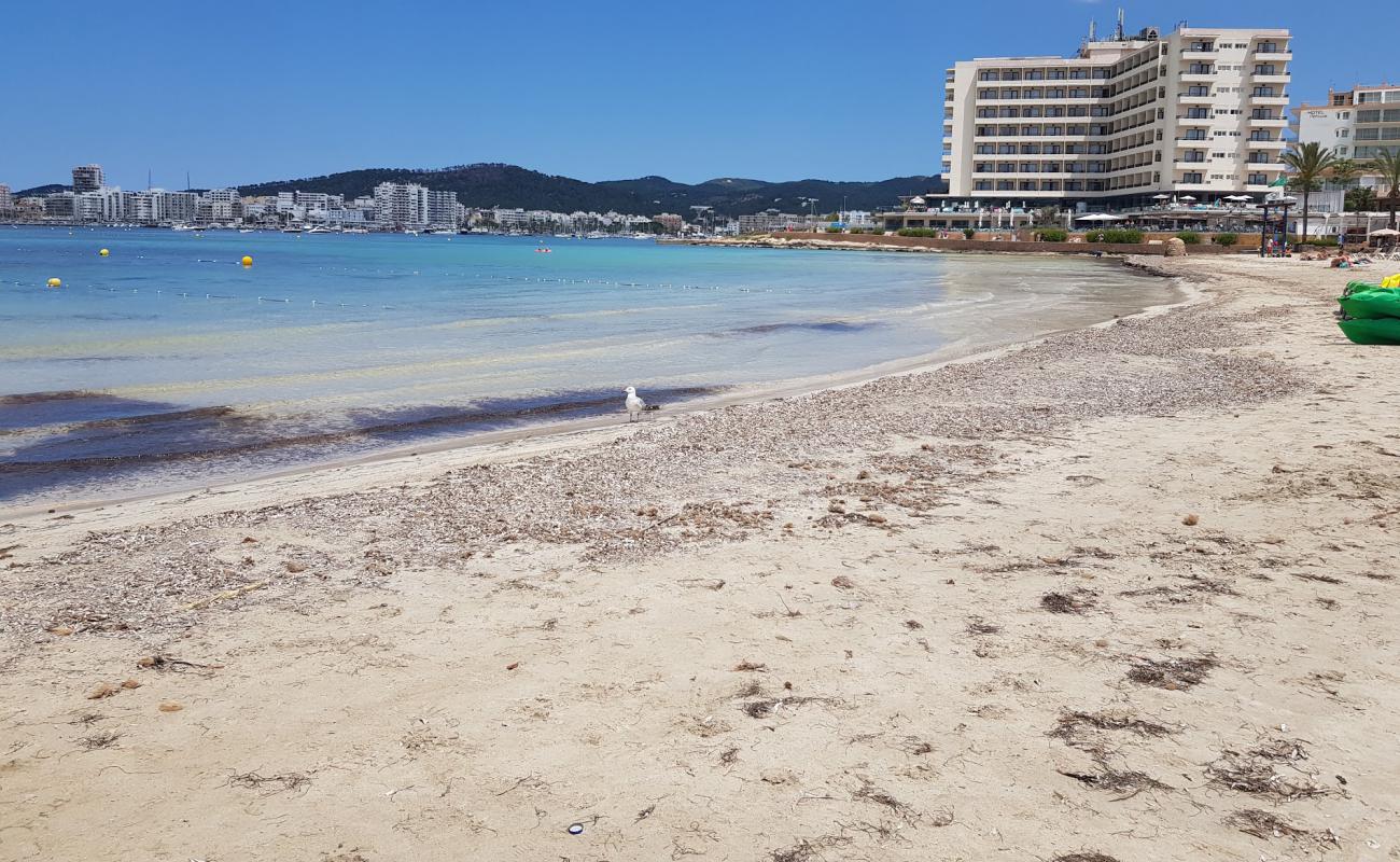 Photo de Playa es Pouet avec sable beige fin de surface
