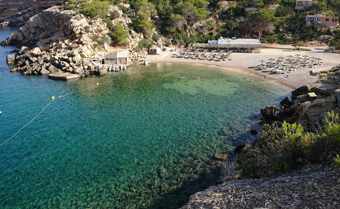 Photo de Cala Carbo avec sable brillant et rochers de surface