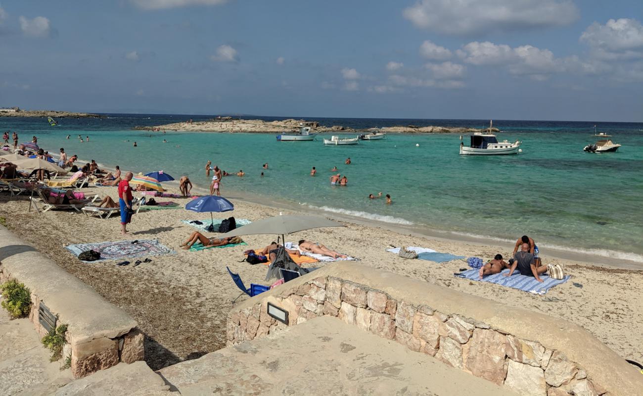 Photo de Miramar avec sable fin blanc de surface