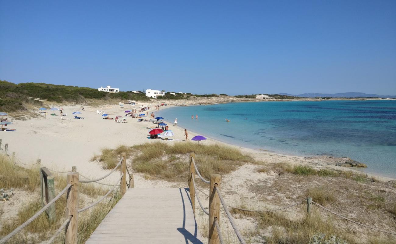 Photo de Playa de Ses Canyes avec sable fin blanc de surface