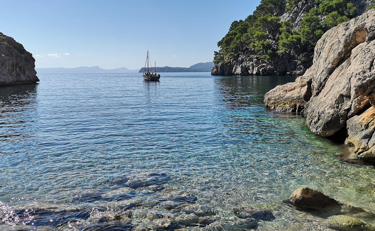 Photo de Cala en Gossalba avec terrain rocheux de surface