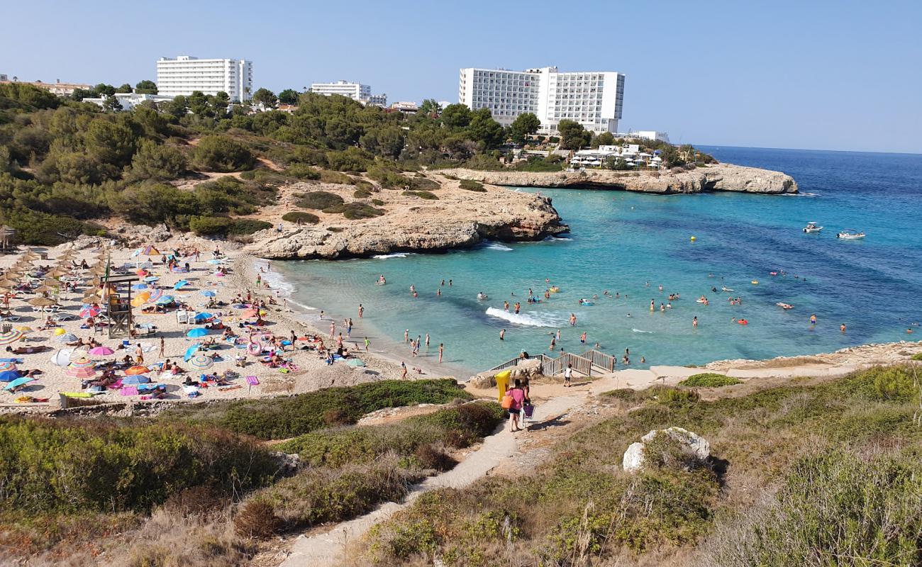 Photo de Plage de Cala Domingos II avec sable fin et lumineux de surface