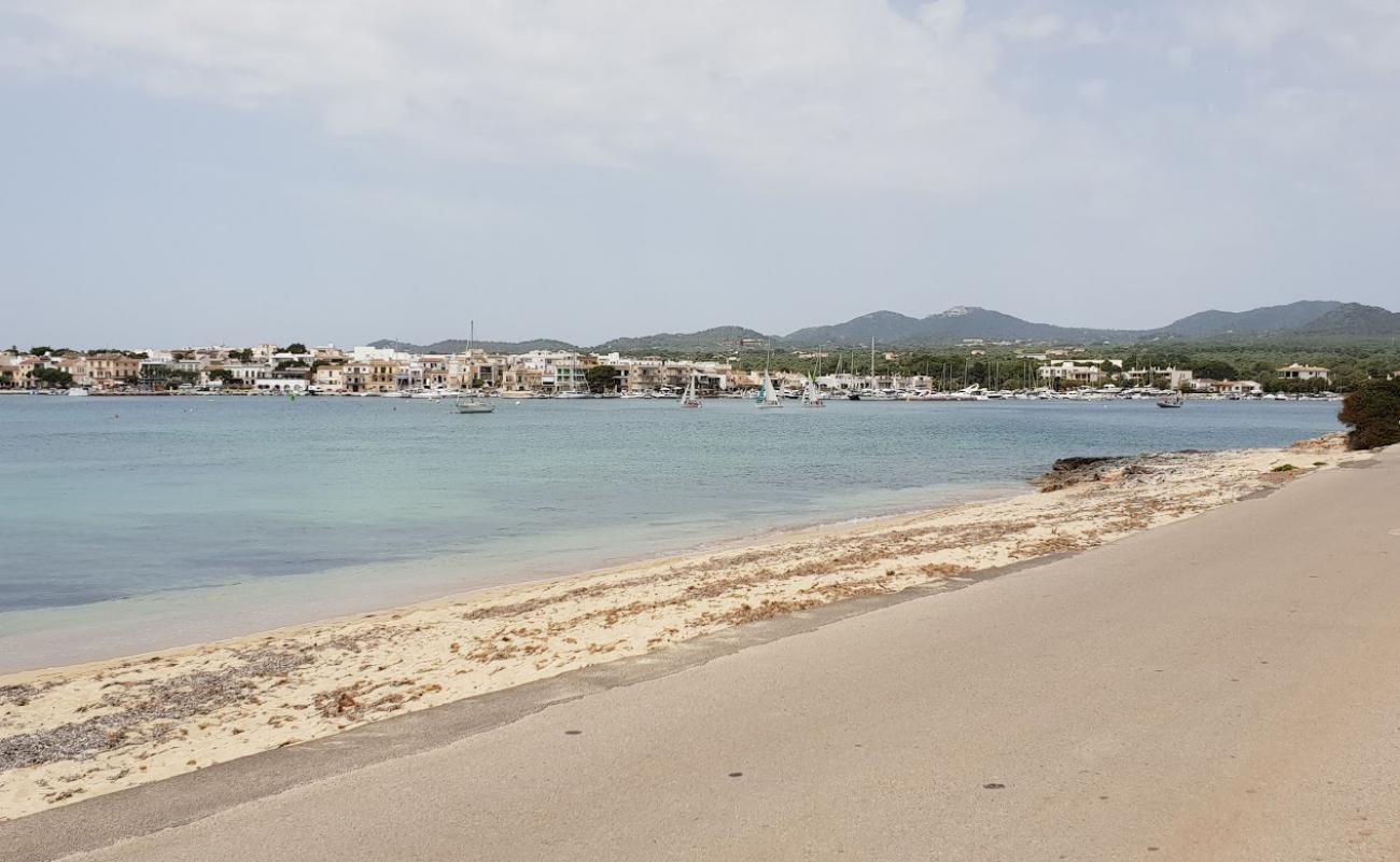 Photo de Playa Arenal des Ases avec sable beige de surface
