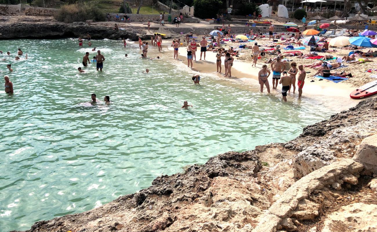 Photo de Cala D'Or avec sable beige fin de surface