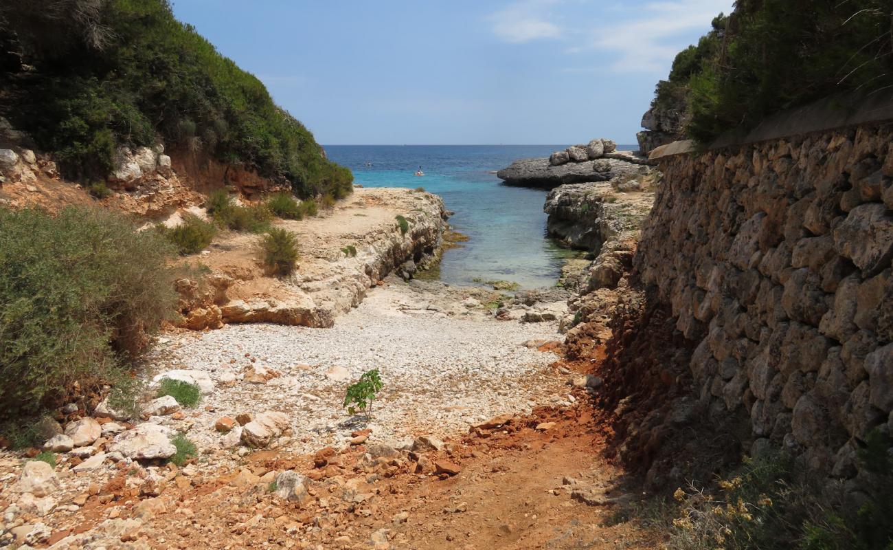 Photo de Cala des Macs avec terrain rocheux de surface