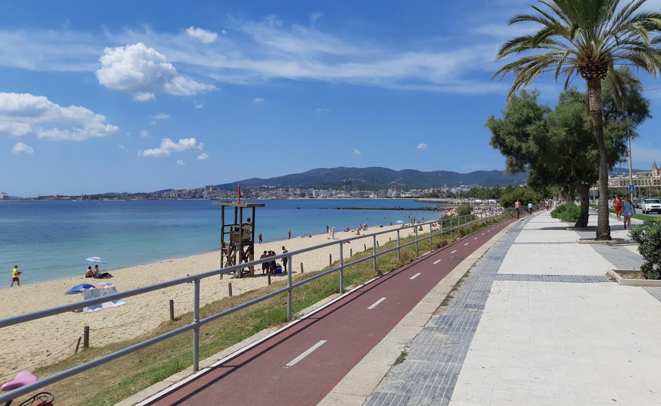 Photo de Platja de Can Pere Antoni avec sable beige de surface