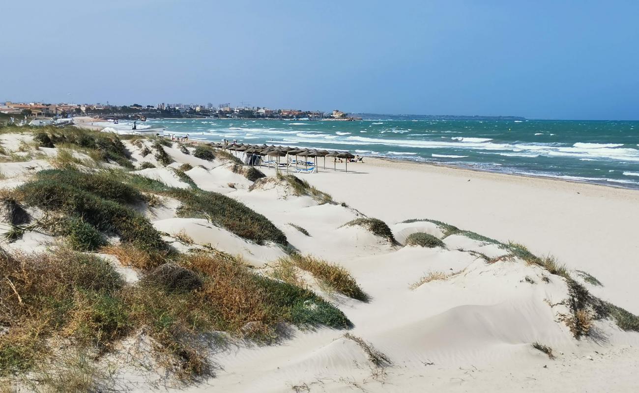 Photo de Plage de Las Higuericas avec sable lumineux de surface