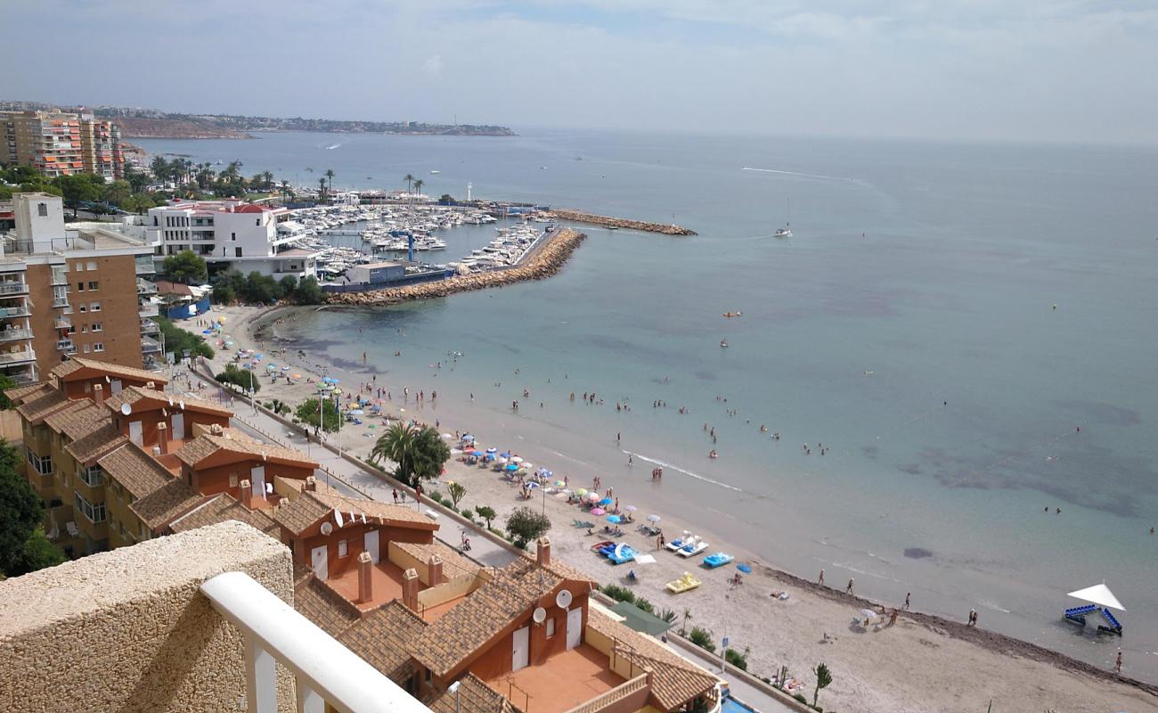 Photo de Plage de Campoamor avec sable lumineux de surface