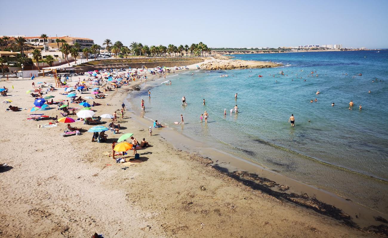 Photo de Plage Flamenca avec sable brun de surface