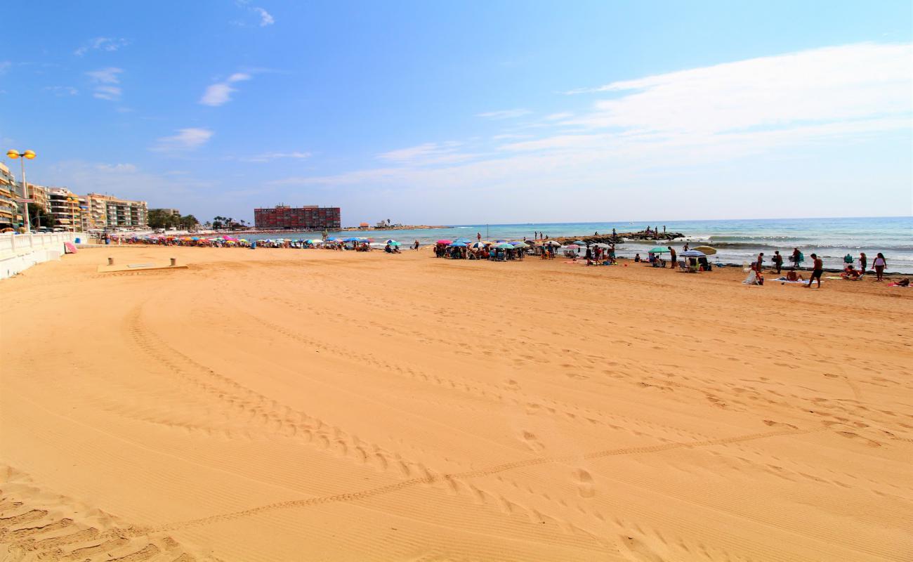 Photo de Playa de los Locos avec sable brun de surface