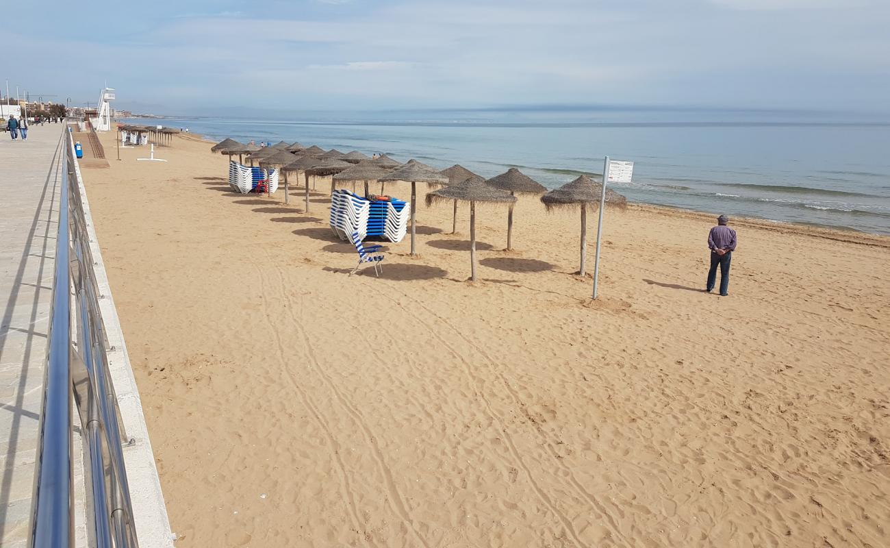 Photo de Playa Cabo Cervera avec sable brun de surface