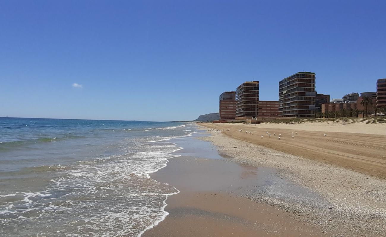 Photo de los Arenales del Sol avec sable brun de surface