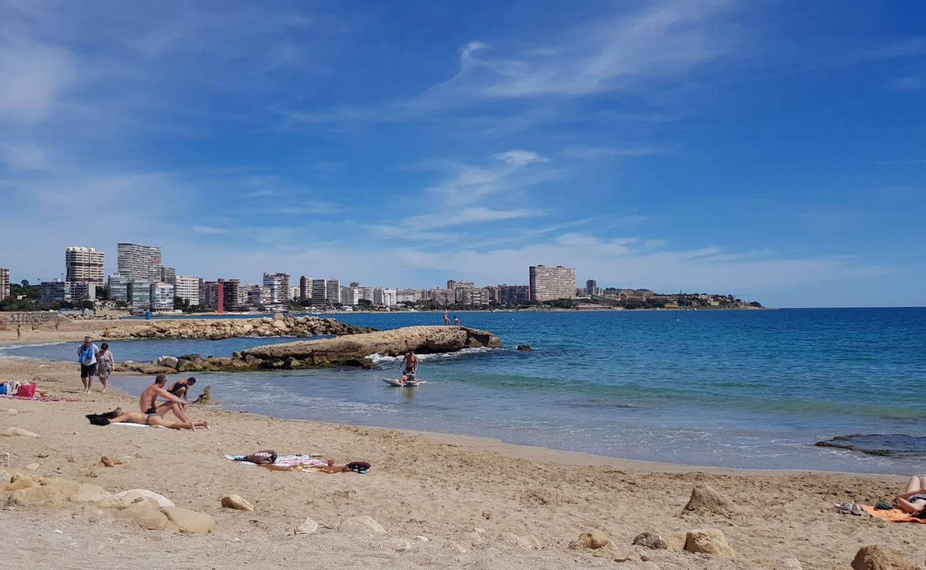 Photo de Calas de Alicante avec sable noir avec caillou de surface