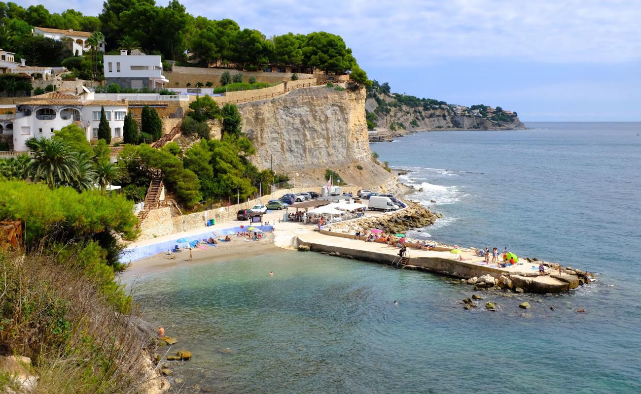 Photo de Cala Advocat avec sable brun de surface