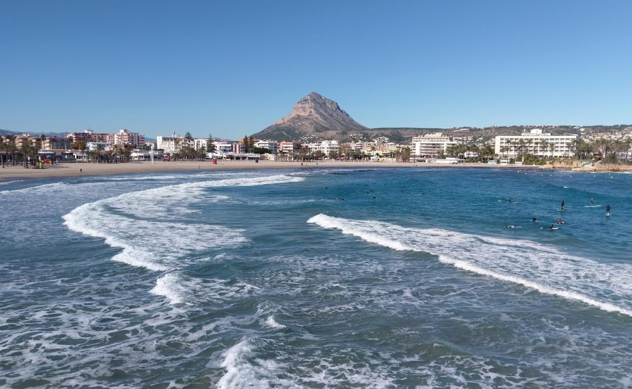 Photo de Playa del Arenal avec sable gris de surface