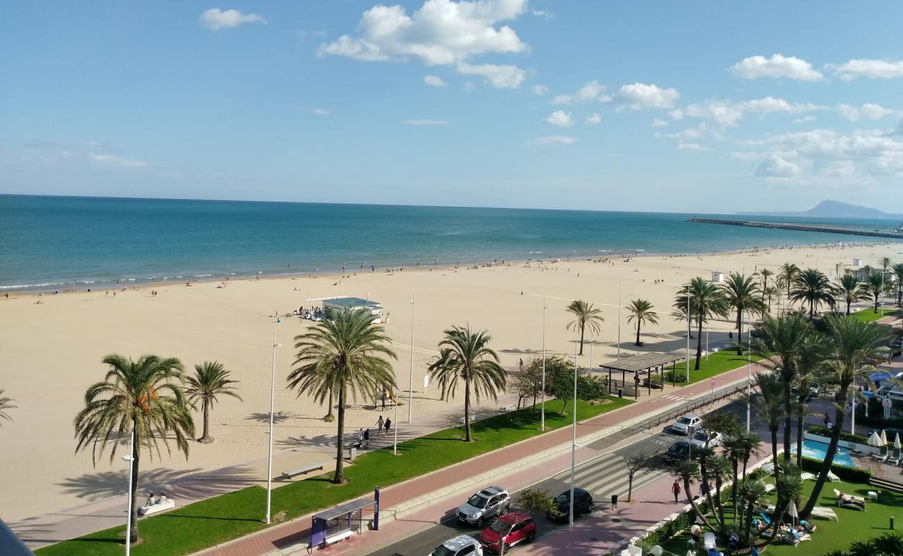 Photo de Platja de Gandia avec sable lumineux de surface