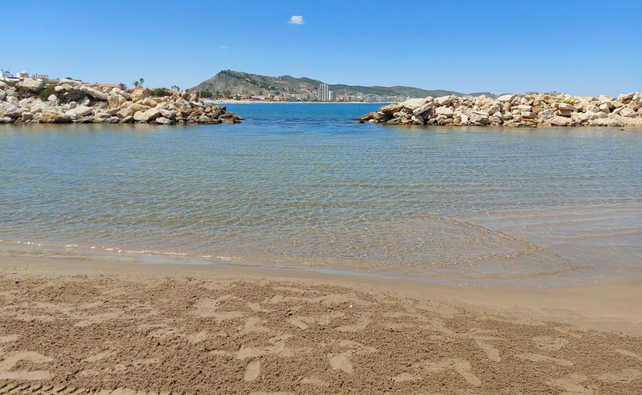 Photo de Platja Marenyet de l'Illa avec sable brun de surface