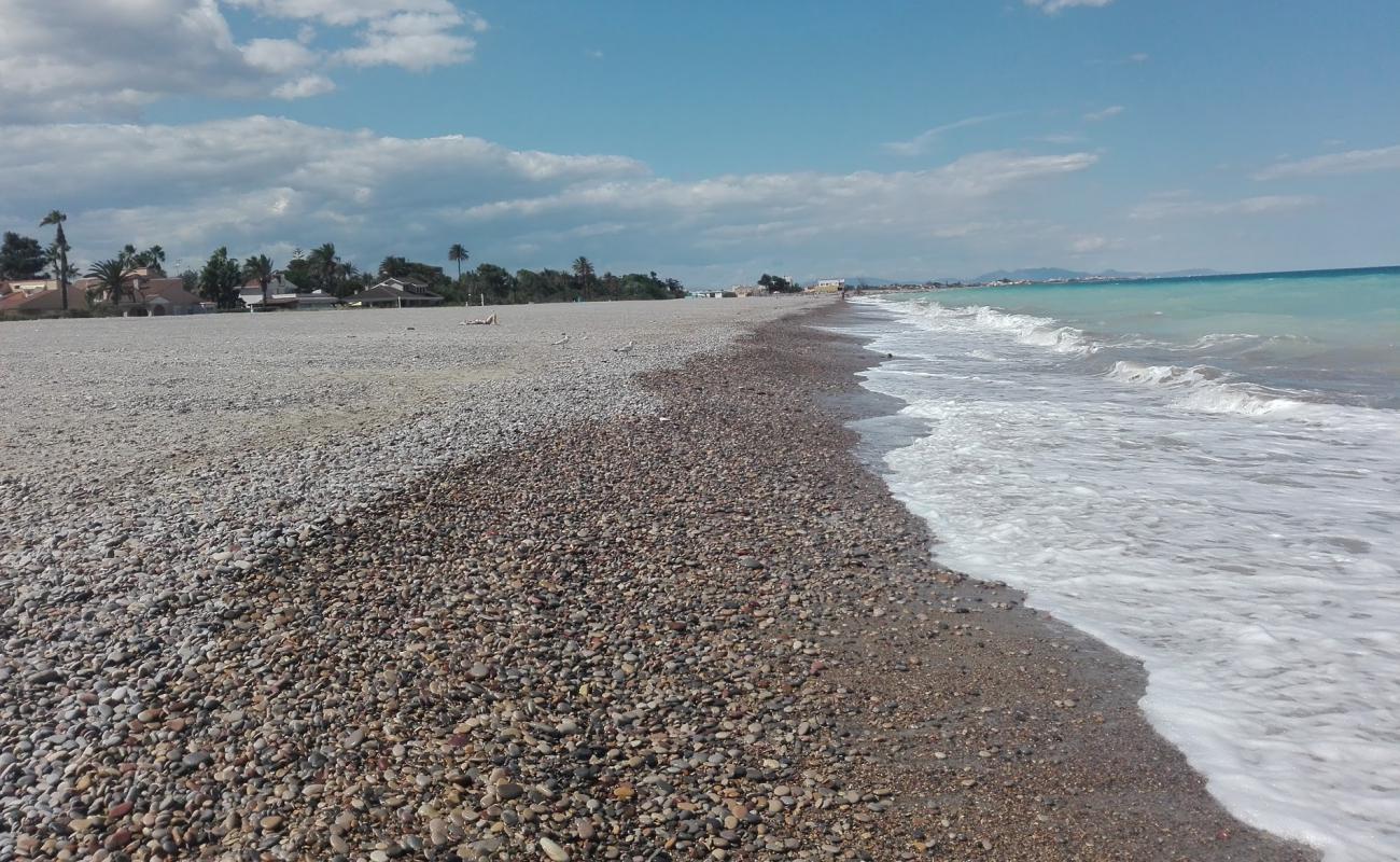 Photo de Plage d'Almarda avec sable gris avec caillou de surface