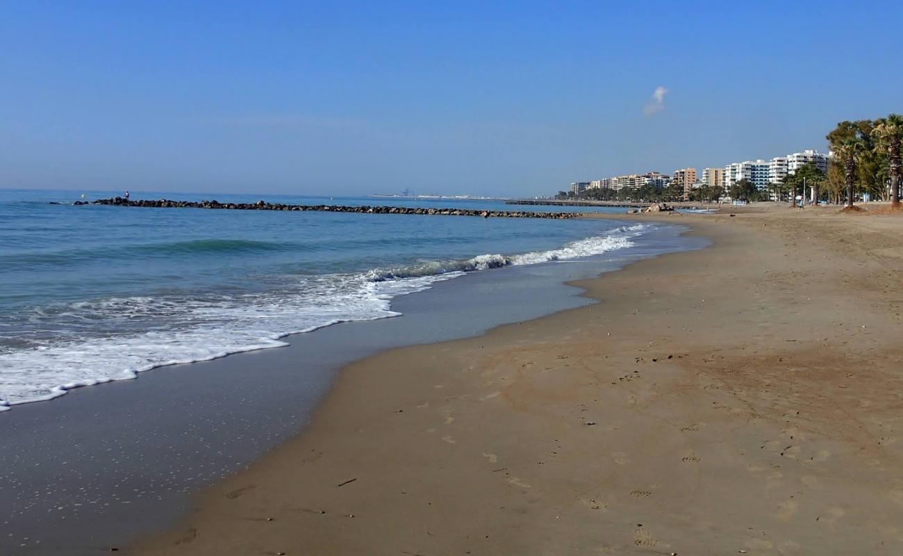 Photo de Platja Heliopolis avec sable brun de surface