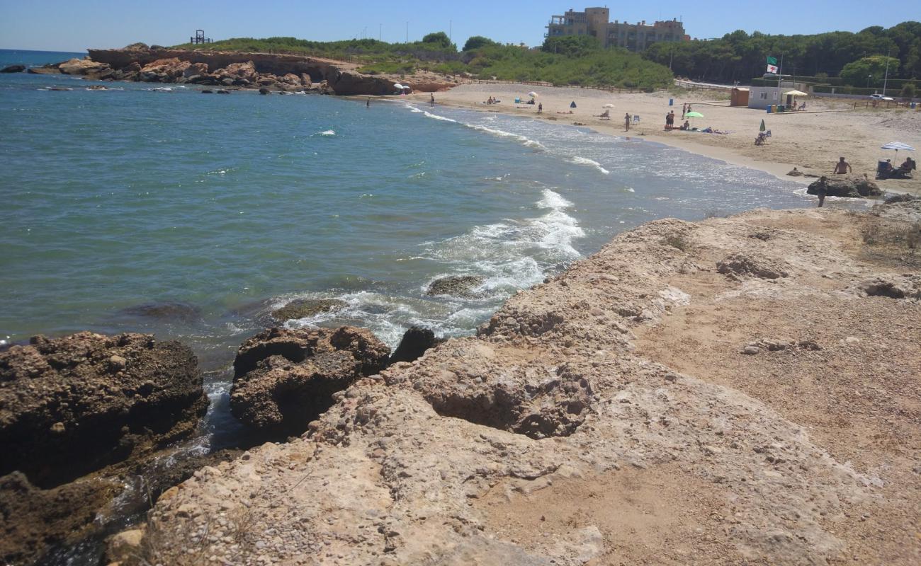 Photo de Playa del Moro avec sable brun de surface