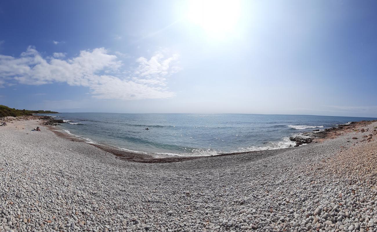 Photo de Platja Serradal avec caillou gris de surface