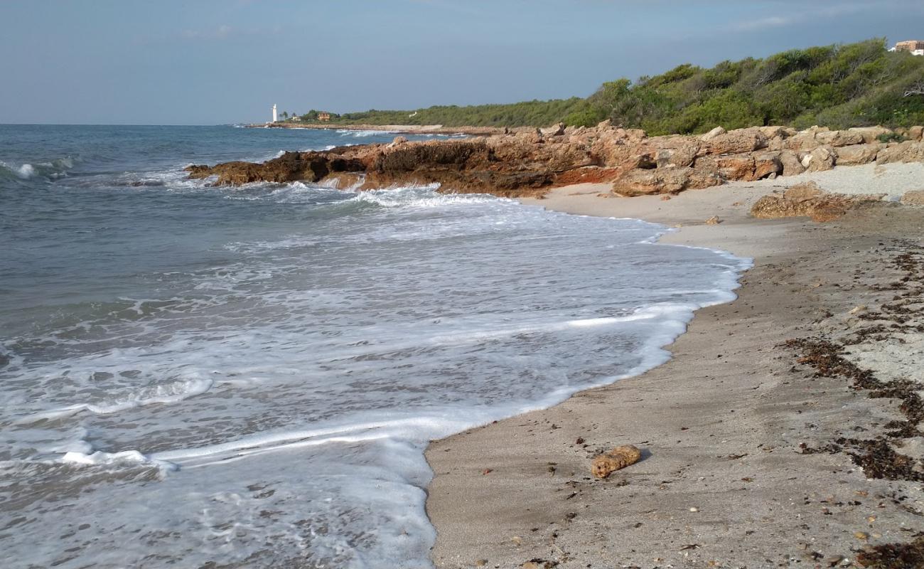 Photo de Platja Serradal 3 avec sable clair avec caillou de surface