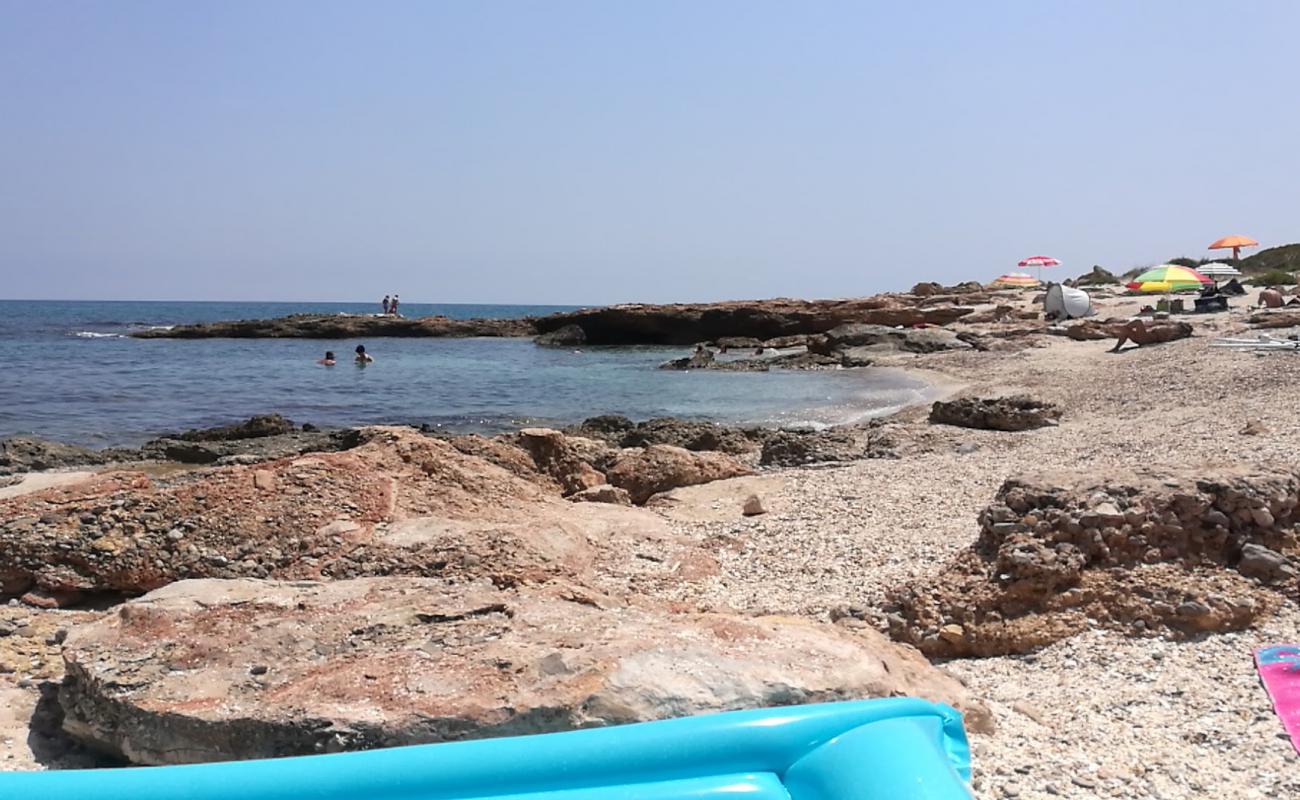 Photo de Platja del Pebret 3 avec sable clair avec caillou de surface