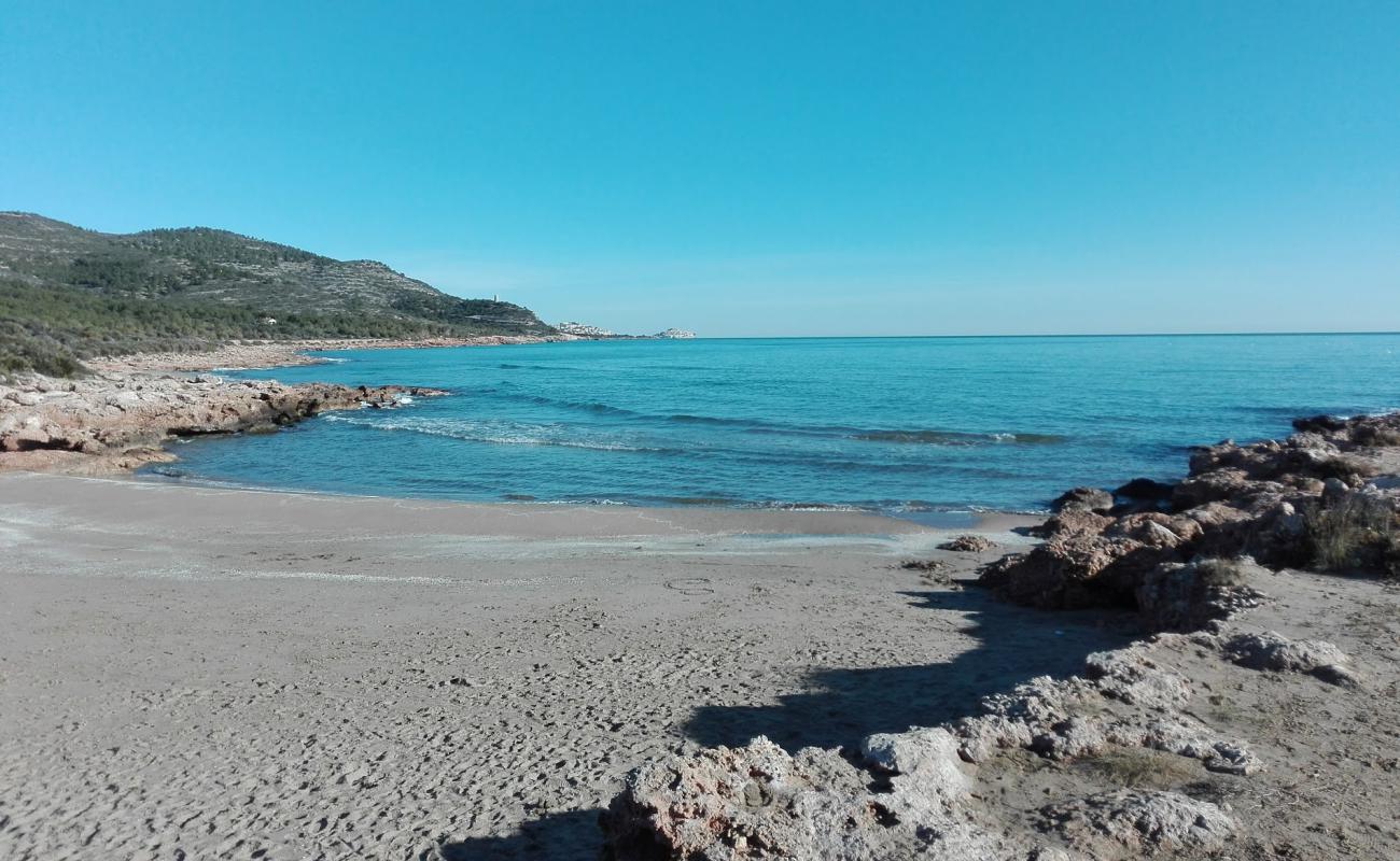 Photo de Platja del Pebret avec sable brun de surface