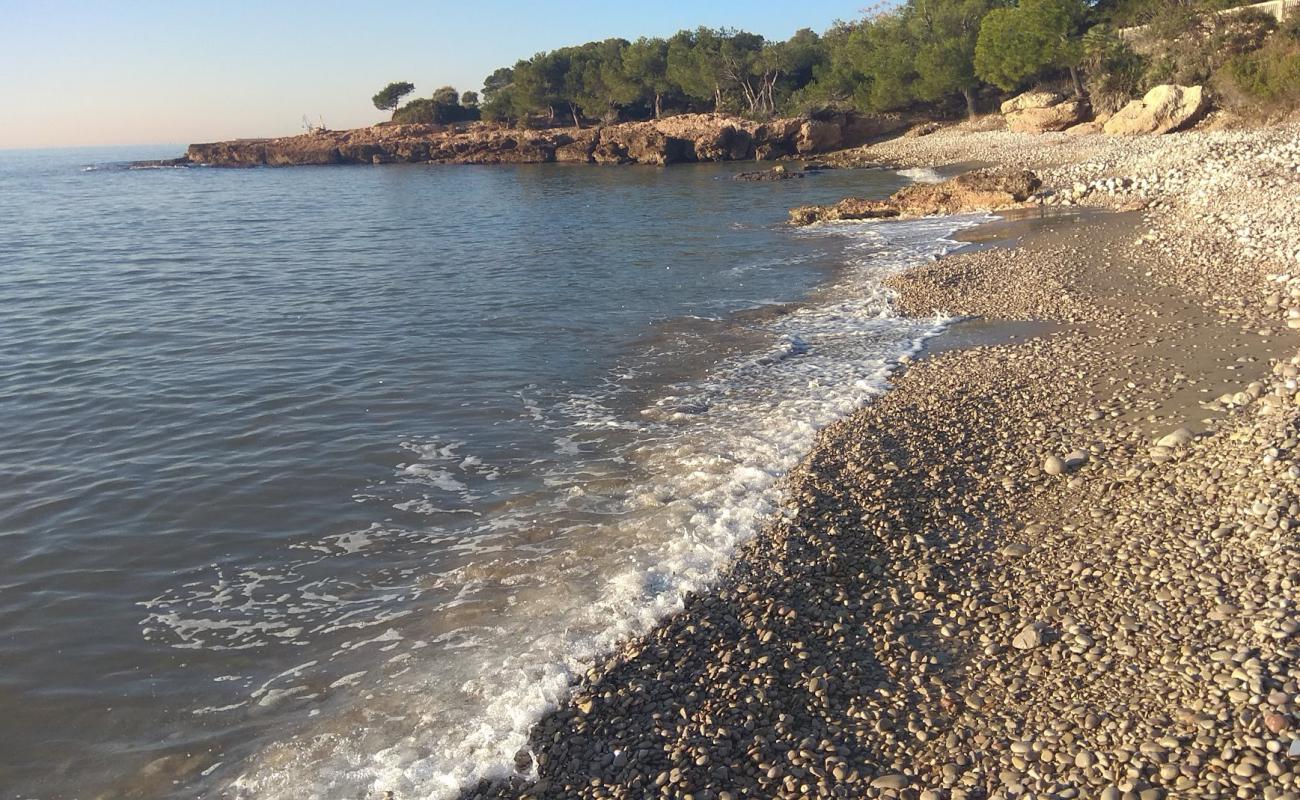 Photo de Montsia Mar avec sable brun & rochers de surface