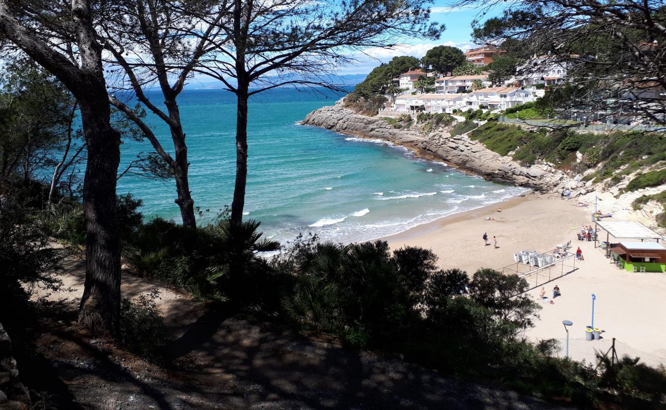 Photo de Cala Crancs avec sable beige de surface