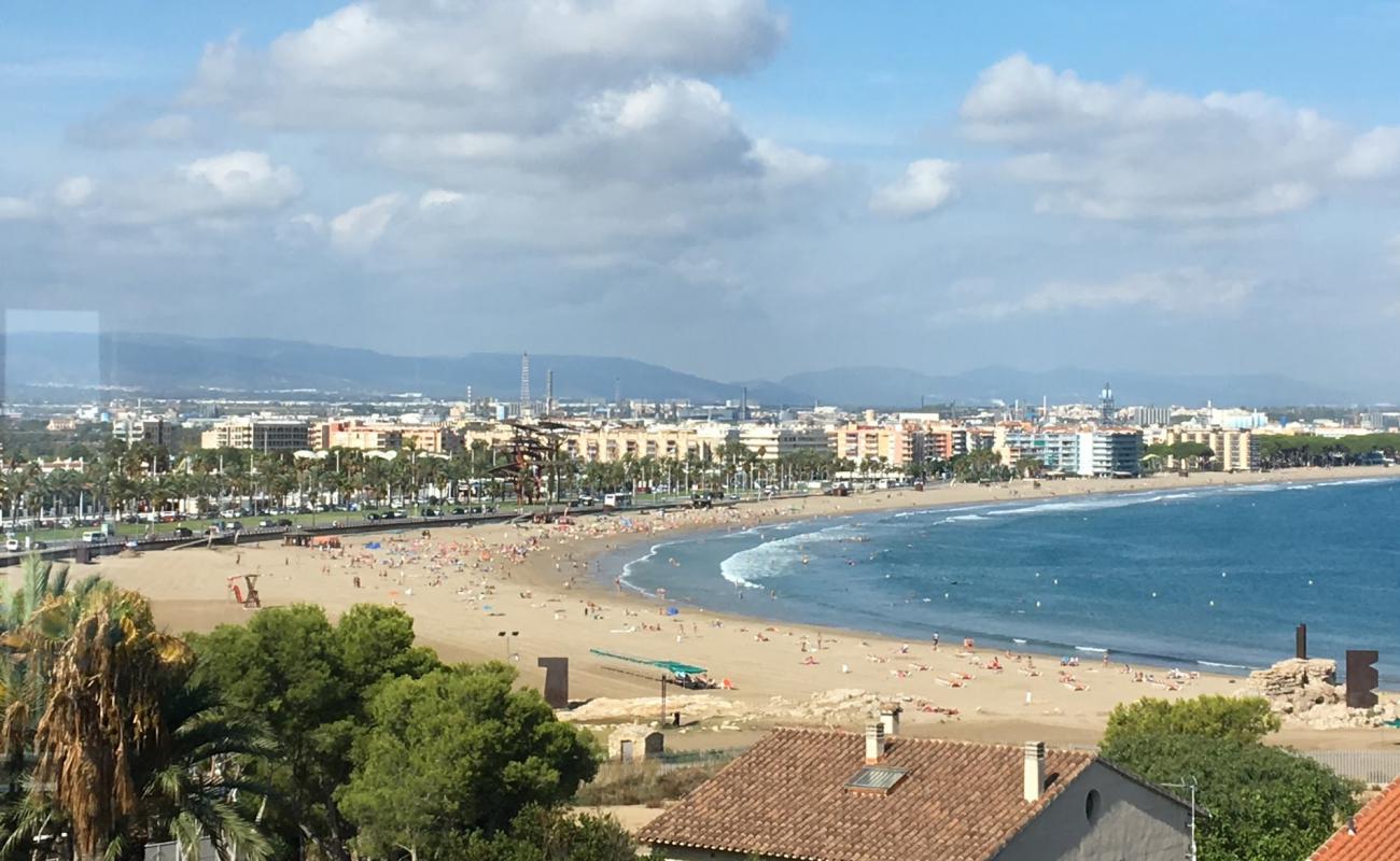 Photo de Playa de La Pineda avec sable beige de surface