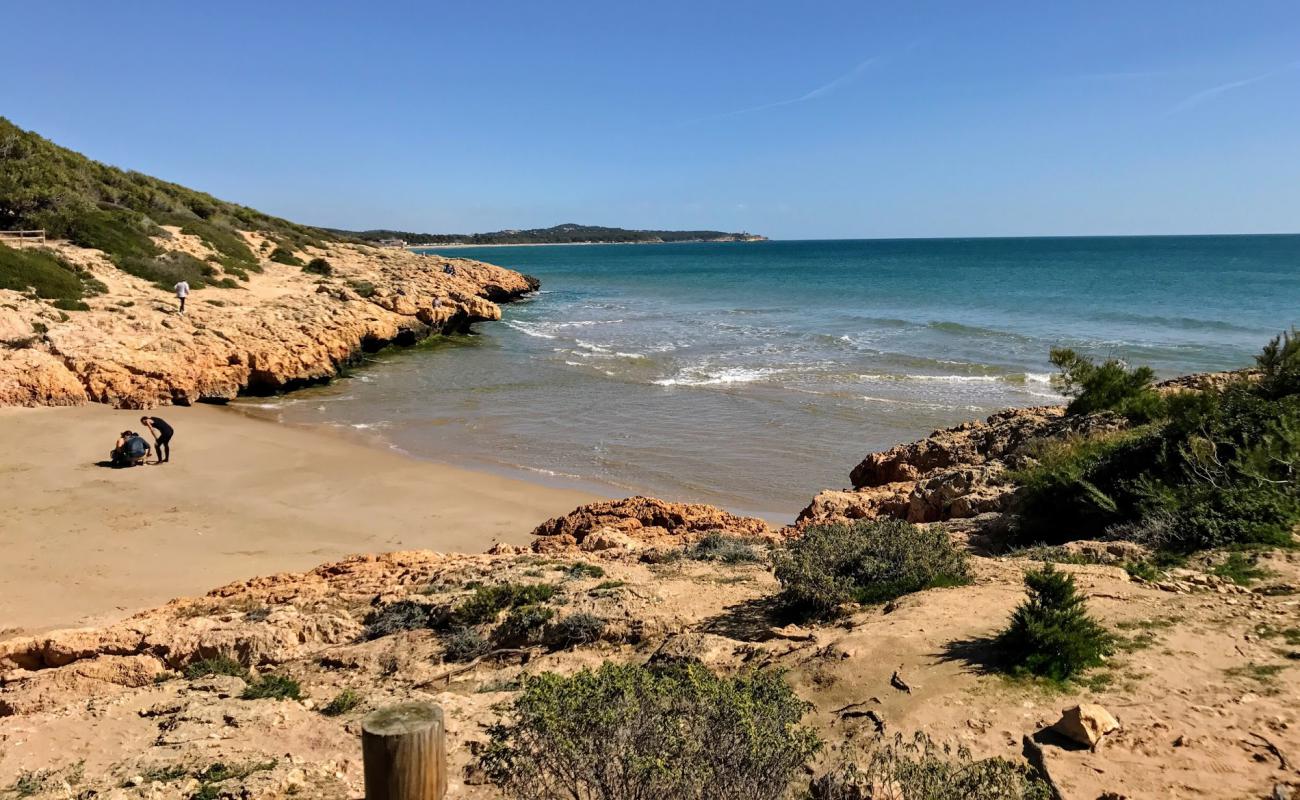 Photo de Cala Romana avec sable beige de surface