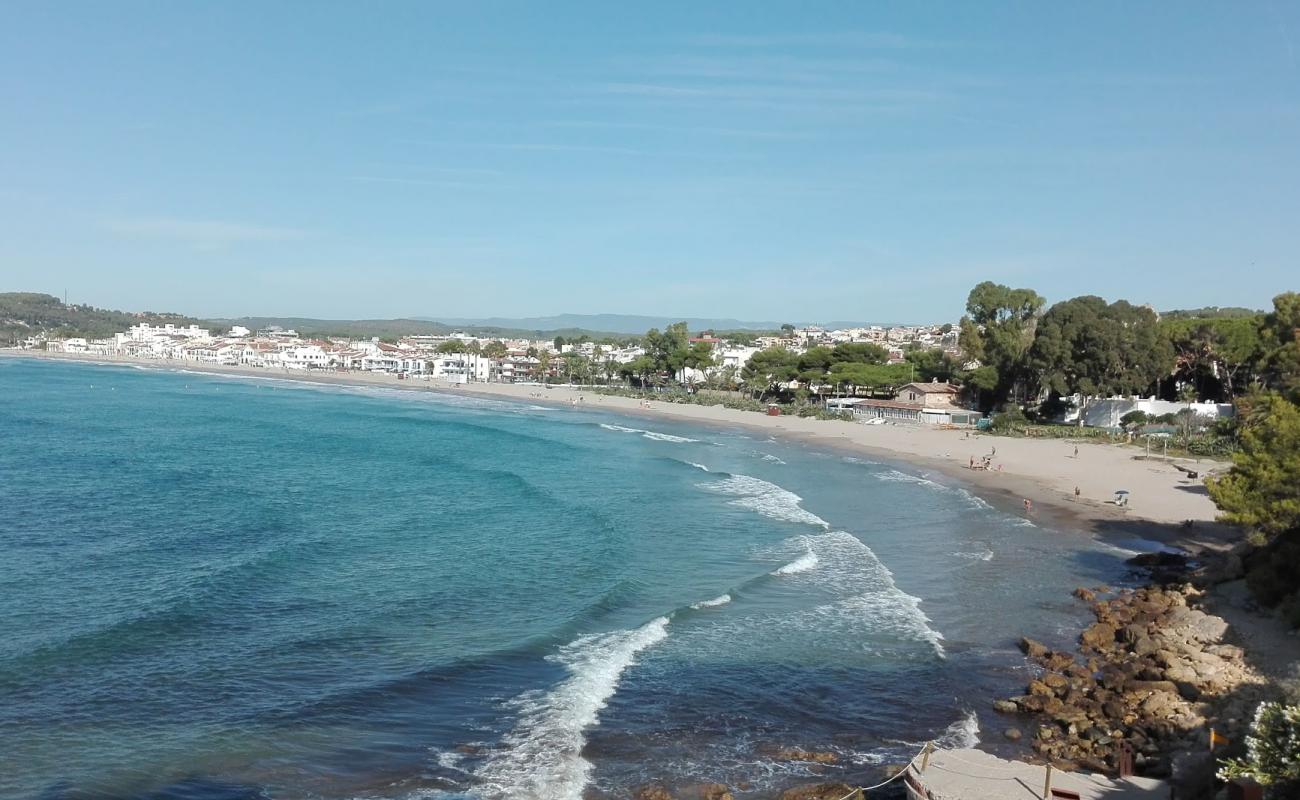 Photo de Plage Altafulla avec sable beige de surface