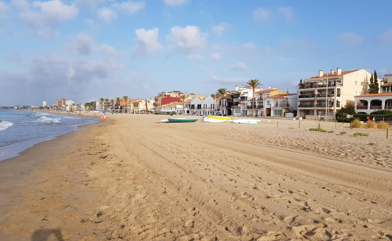 Photo de Playa de Sant Salvador avec sable brun de surface