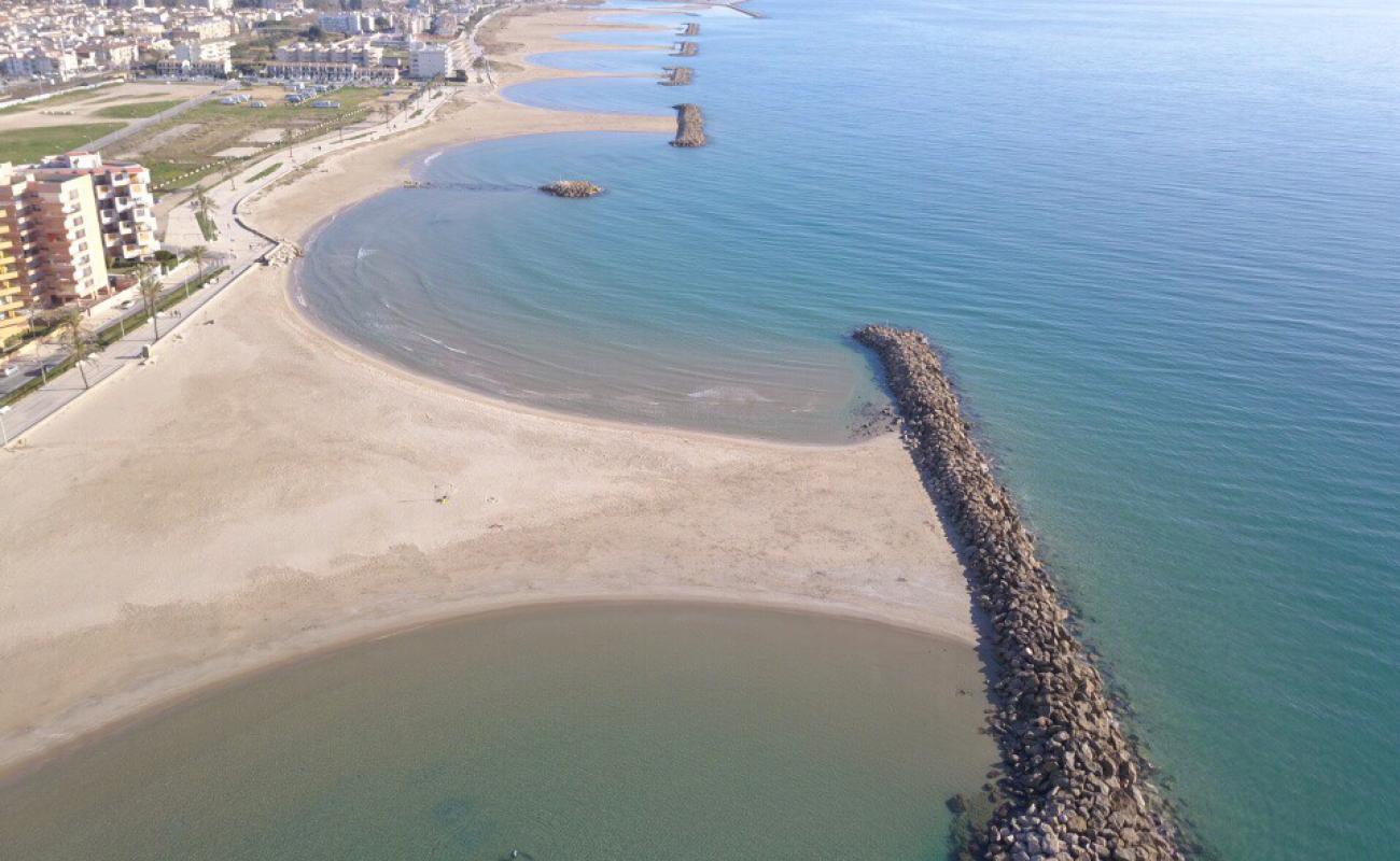 Photo de Playa de Cunit avec sable brun de surface