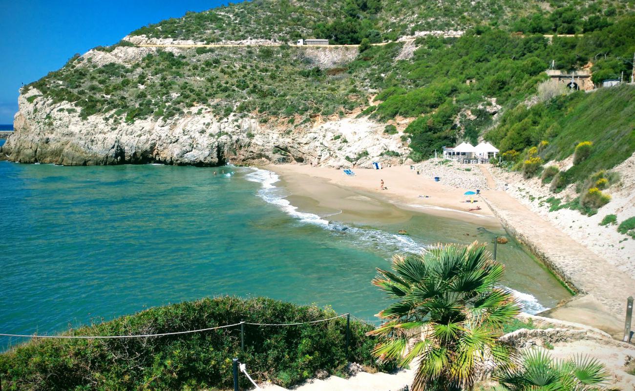 Photo de Cala Morisca avec sable brun de surface