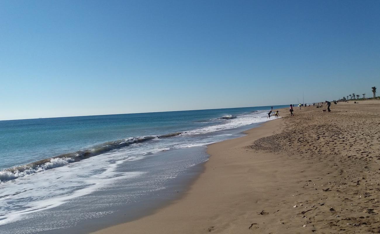 Photo de Platja del Prat avec sable brun de surface