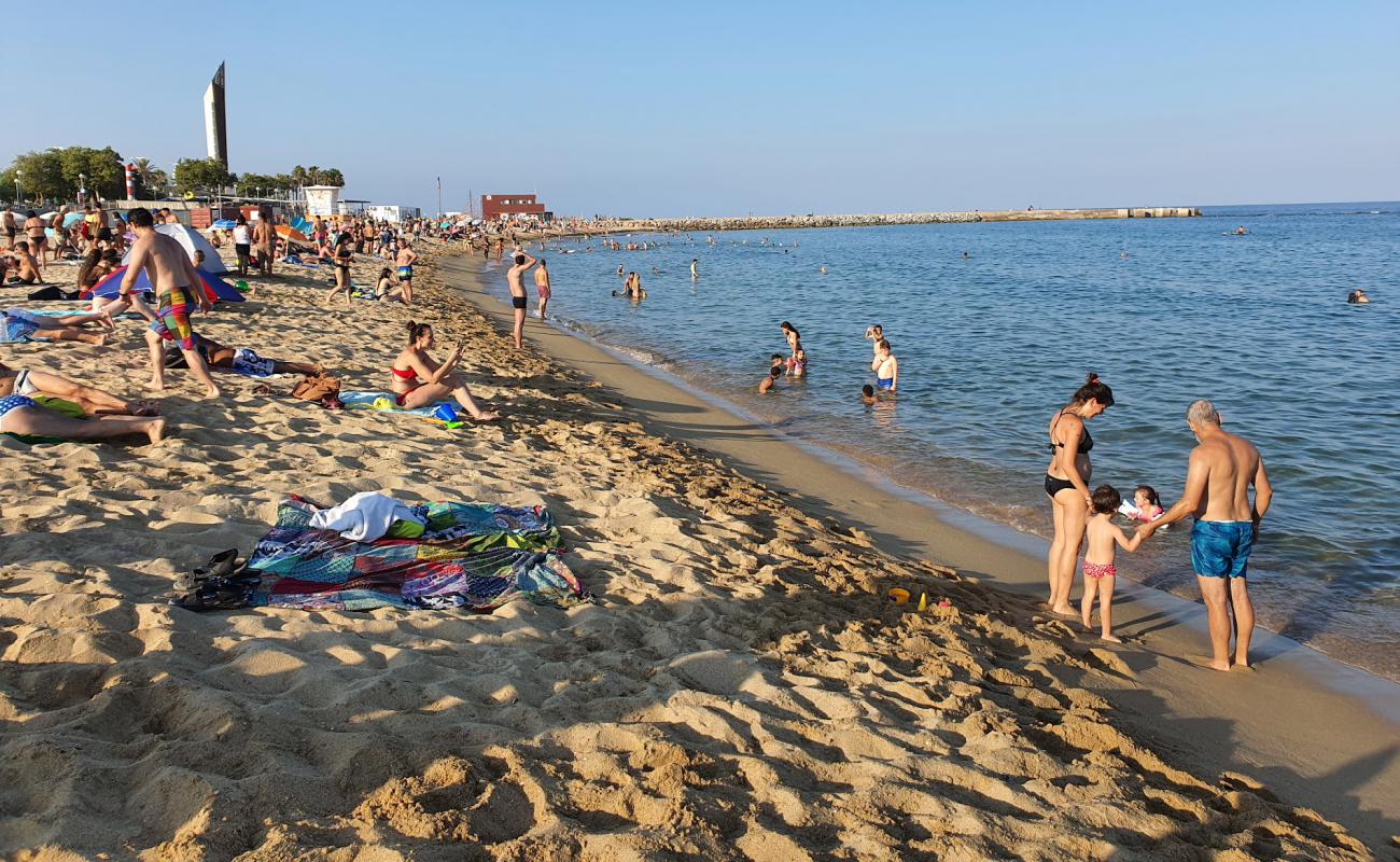 Photo de Playa Barcelona avec sable fin marron de surface