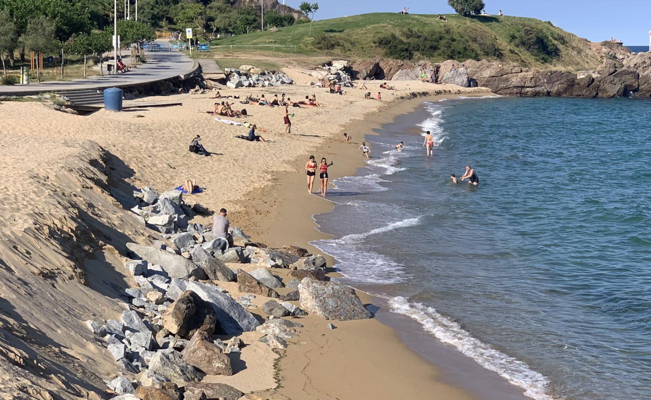 Photo de Platja de les Moreres avec sable lumineux de surface